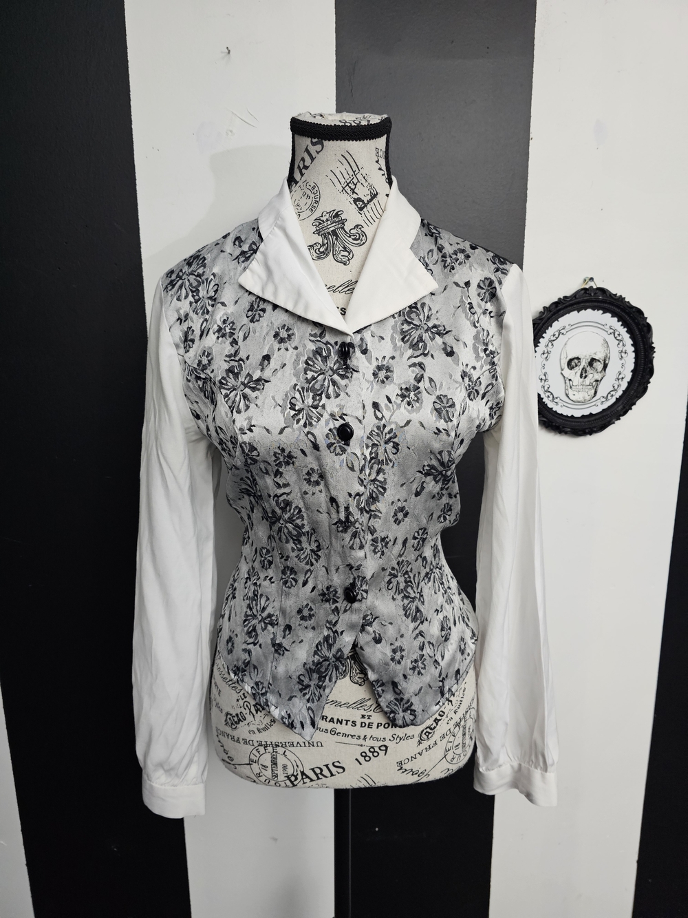 Vintage Vampy Black & White Floral Button-Down Blouse